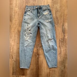 AMERICAN EAGLE Relaxed Mom Jean Women's Size 00 Distressed Denim Light Wash